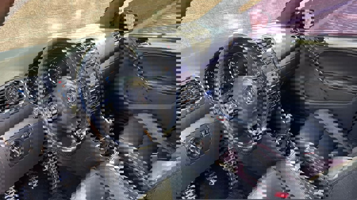 Used 2013 Volkswagen Golf R 4-Door image 32