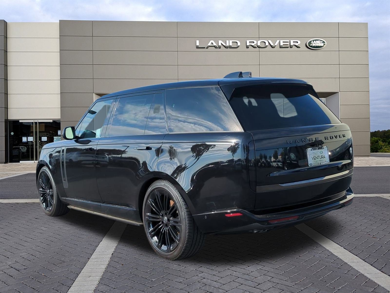 New 2025 Land Rover Range Rover SV AWD/4WD image 7