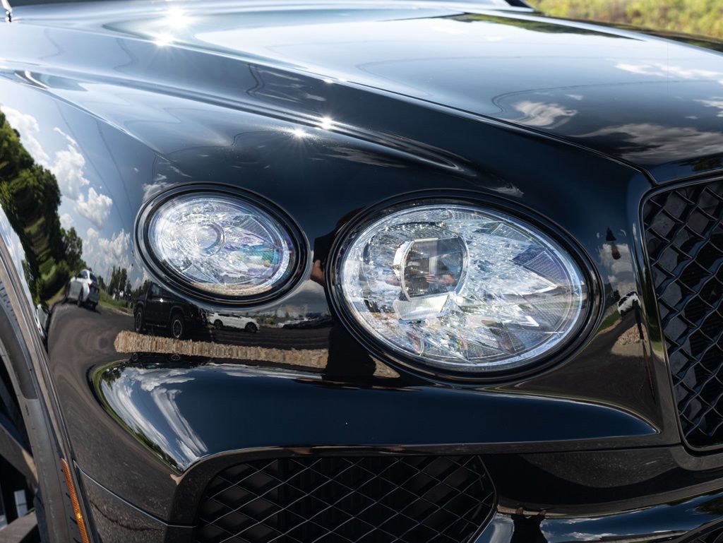 Used 2025 Bentley Bentayga AWD/4WD image 19