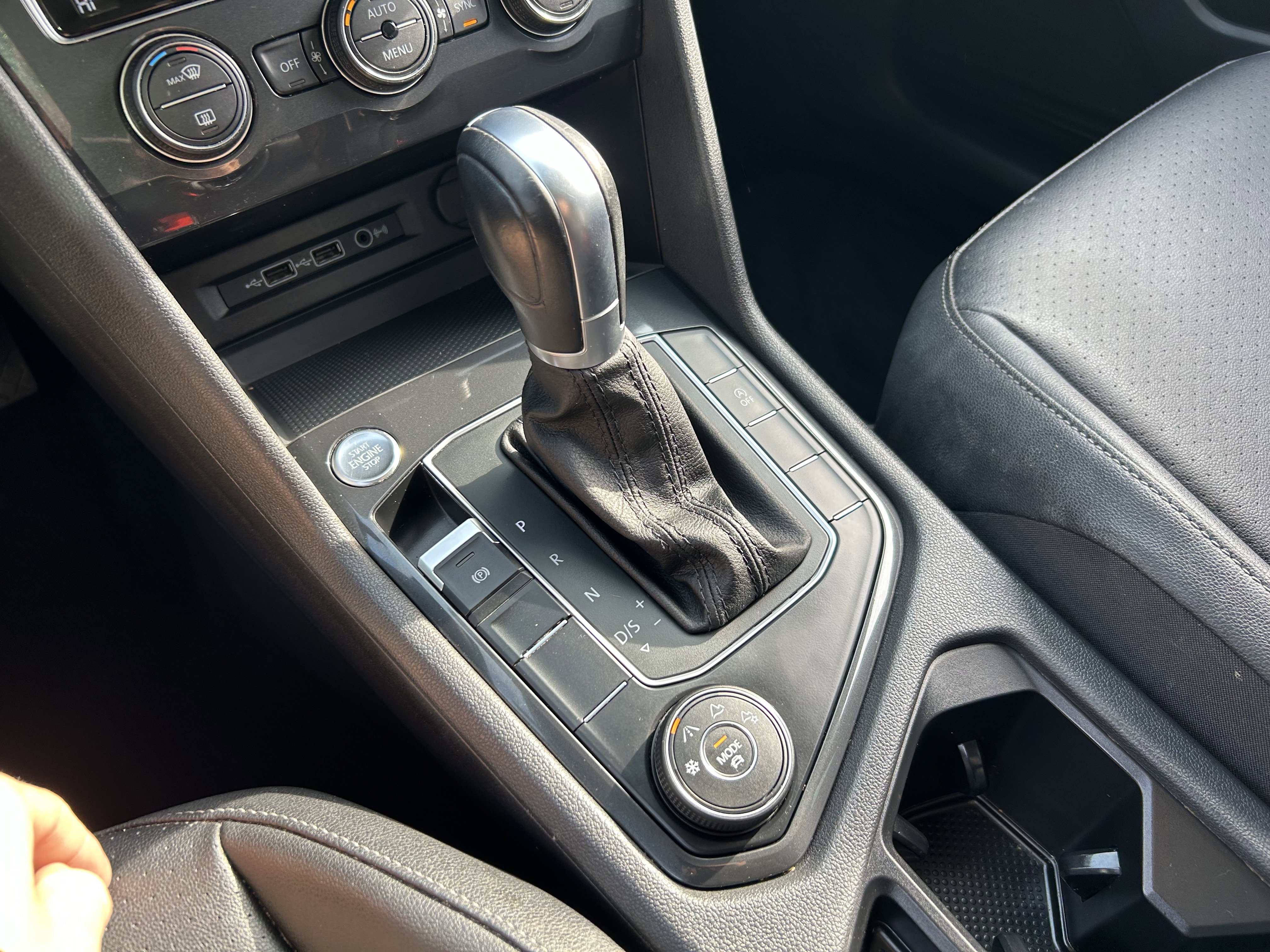 Used 2019 Volkswagen Tiguan SE w/ Panoramic Sunroof Package image 15