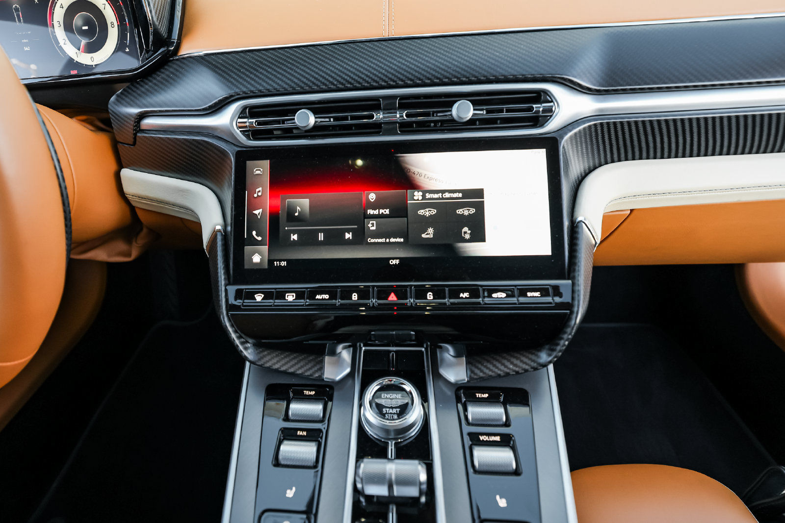 Used 2025 Aston Martin Vanquish RWD image 33