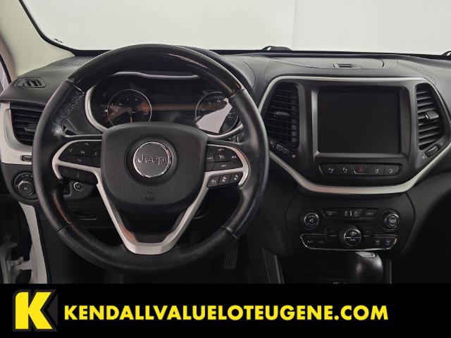 Used 2017 Jeep Cherokee Overland w/ Technology Group AWD/4WD image 12
