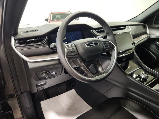 Used 2026 Jeep Grand Cherokee Limited AWD/4WD image 12