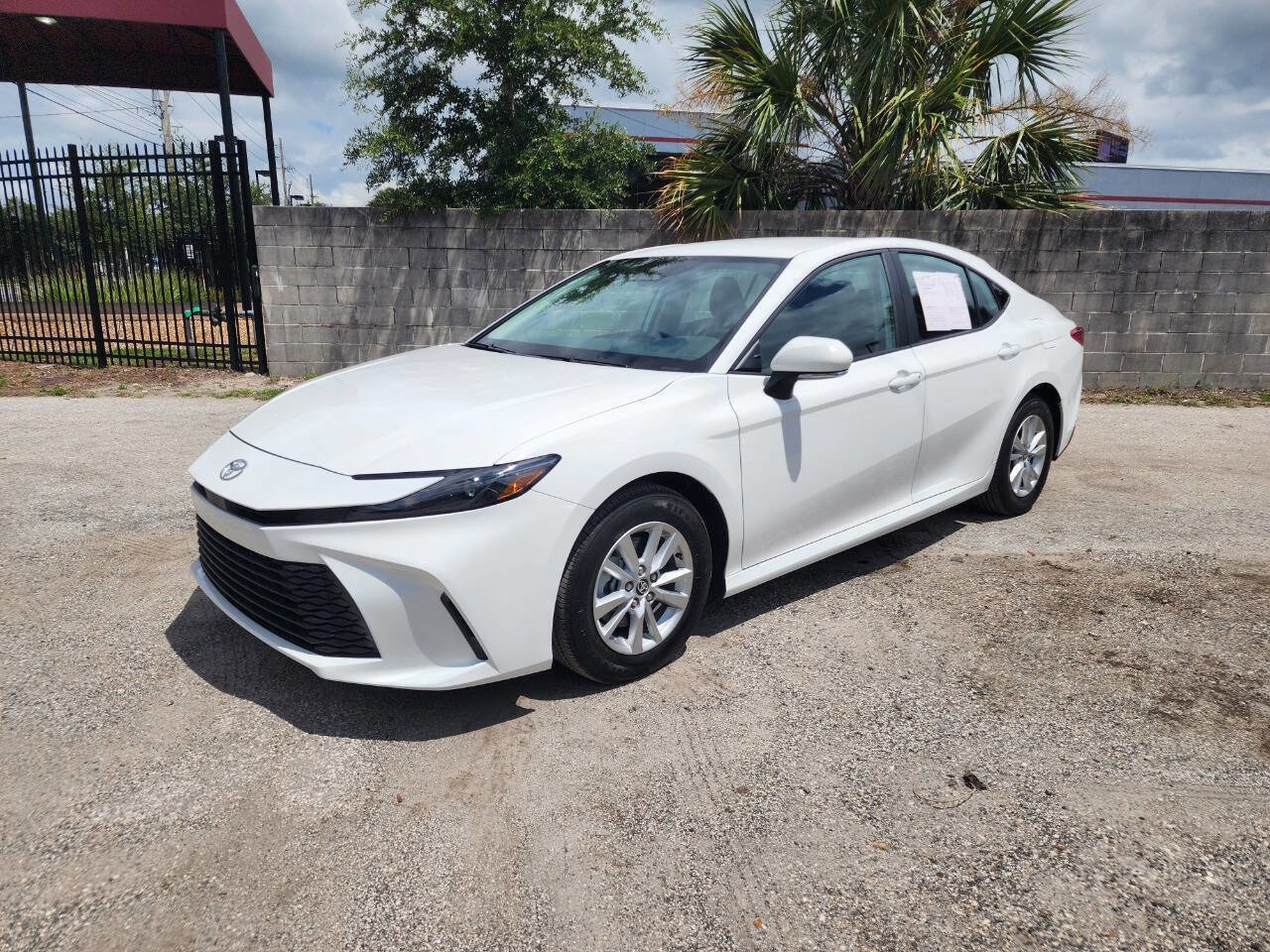 Used 2025 Toyota Camry LE image 4
