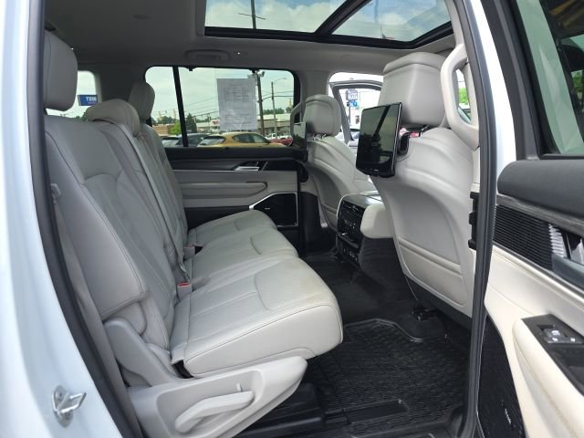 Used 2024 Jeep Wagoneer Series III w/ Premium Group I AWD/4WD image 51