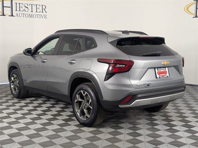 Certified 2025 Chevrolet Trax LT w/ LT Convenience Package image 6