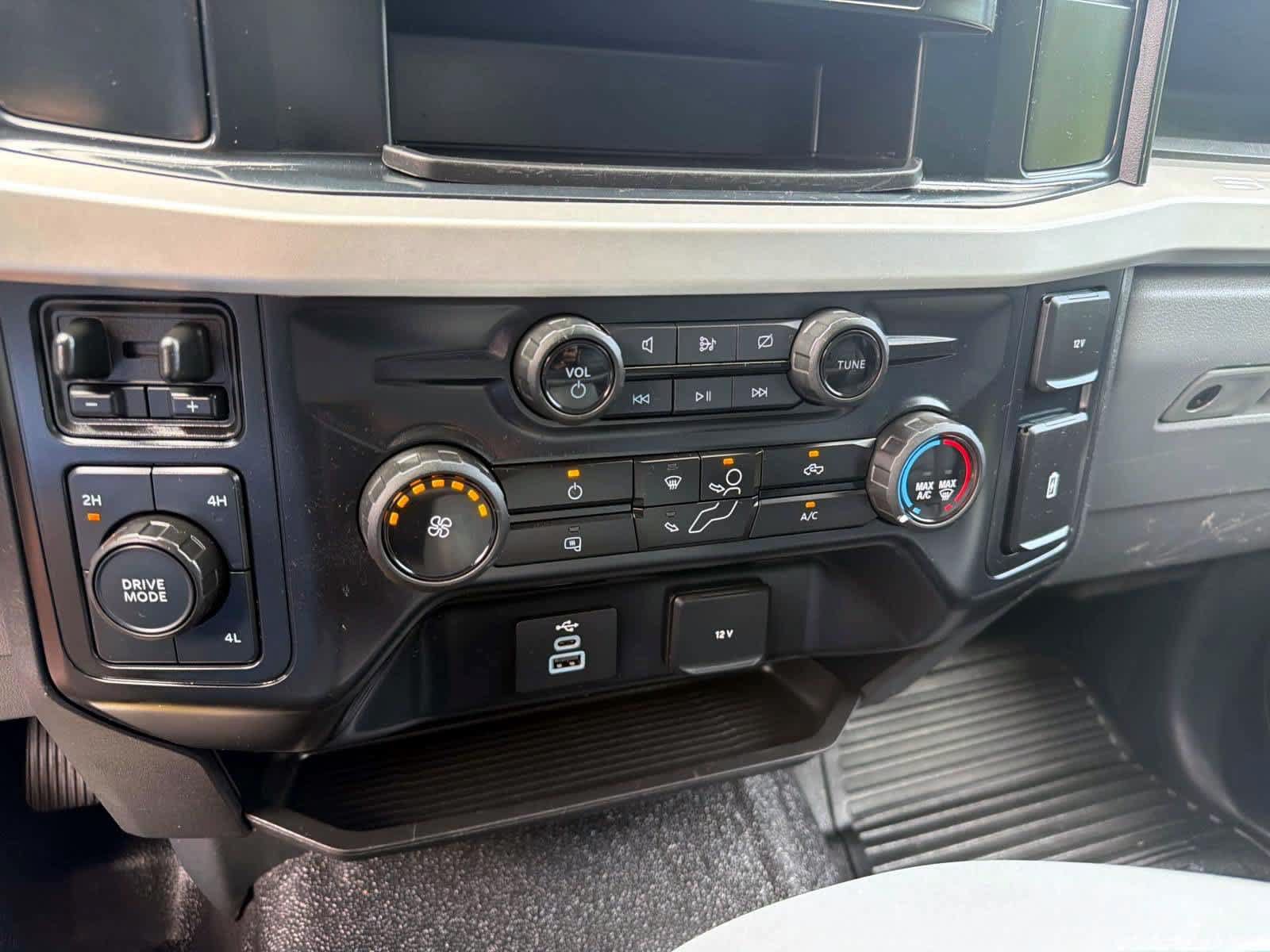 Used 2024 Ford F550 4x4 Regular Cab Super Duty image 19