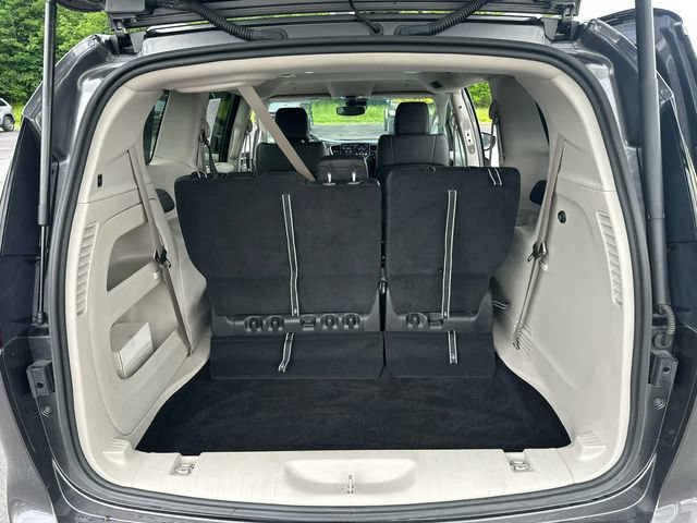 Used 2022 Chrysler Pacifica Touring-L FWD image 23