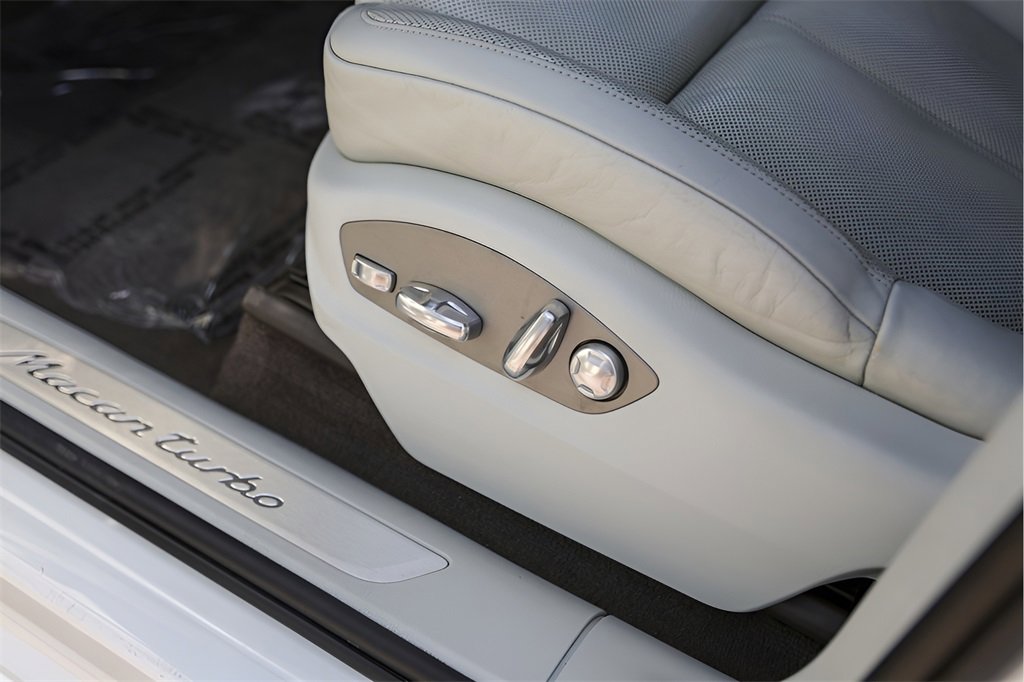 Used 2016 Porsche Macan Turbo image 11
