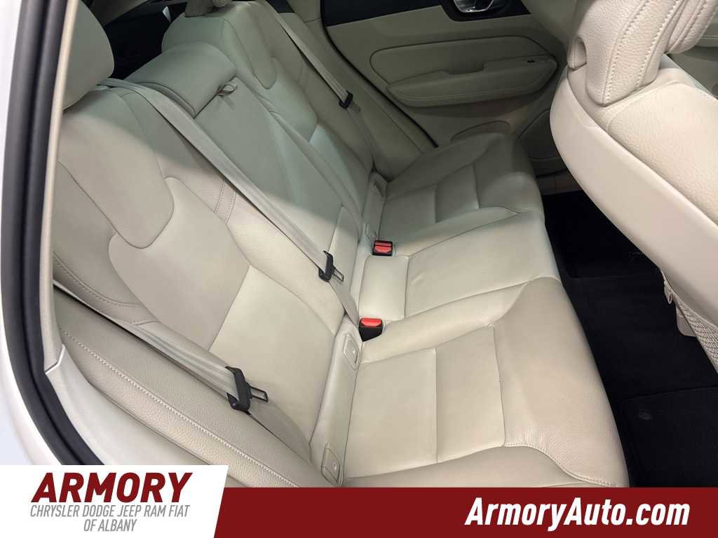 Used 2024 Volvo XC60 B5 Plus image 35