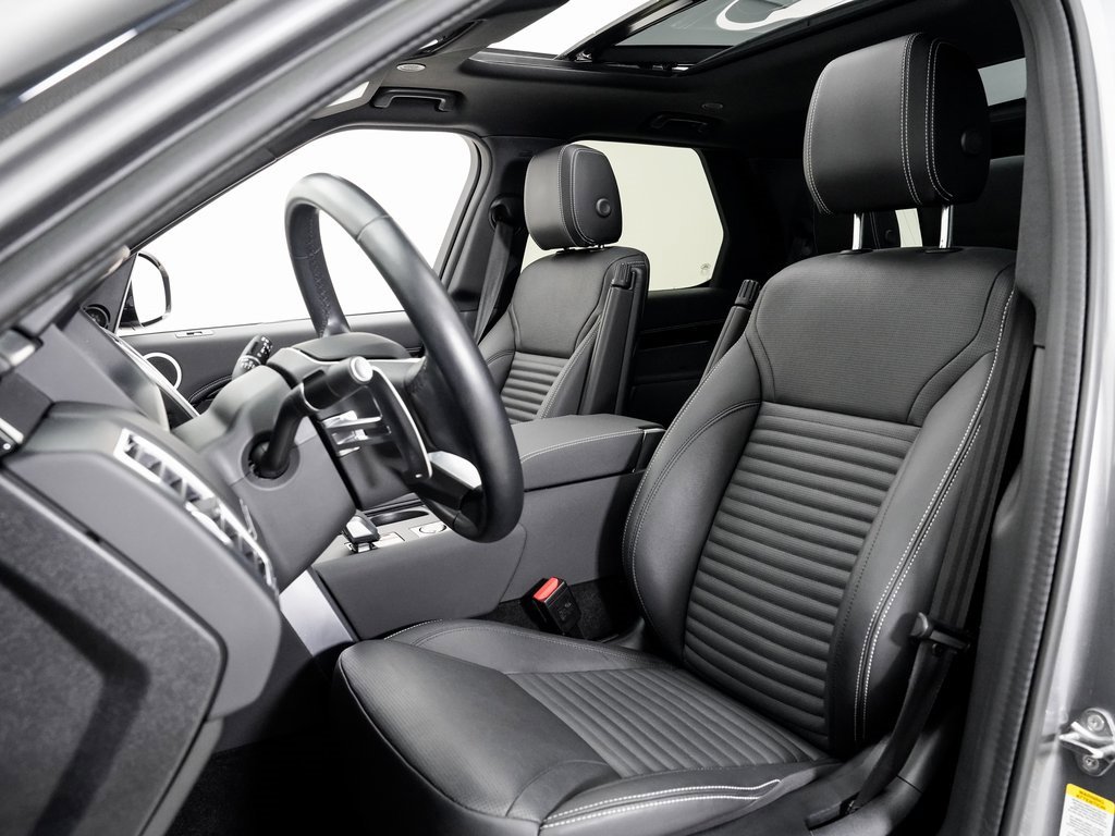 Used 2023 Land Rover Discovery S R-Dynamic image 5