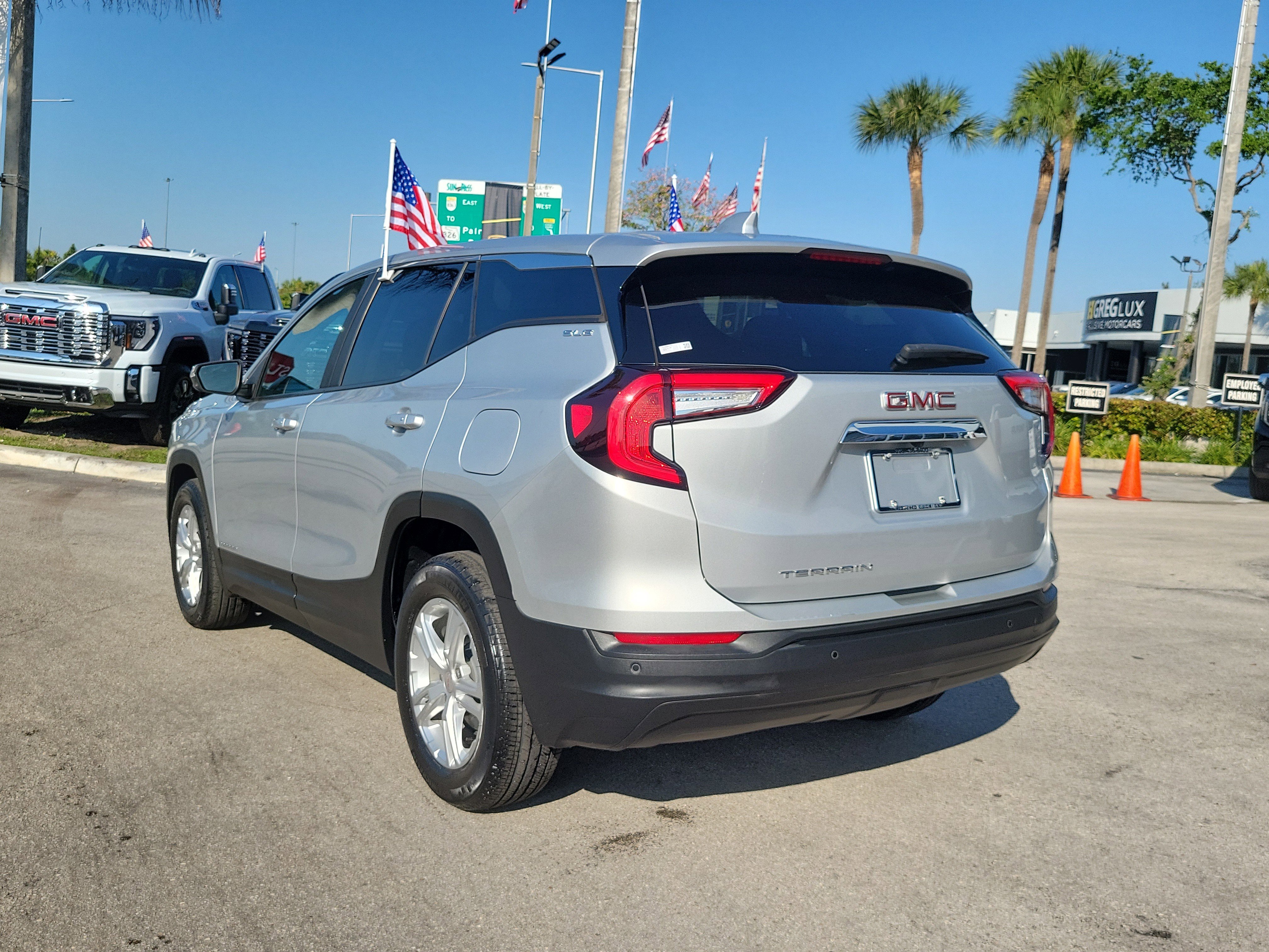 Used 2022 GMC Terrain SLE image 7