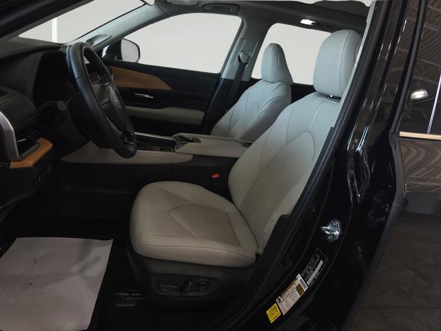 Used 2025 Toyota Grand Highlander AWD Hybrid image 12