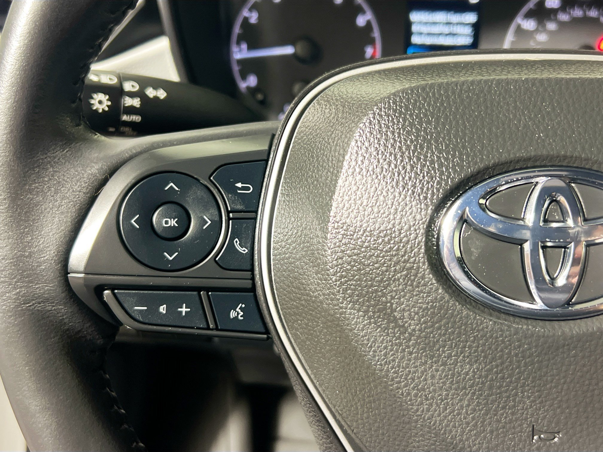 Used 2024 Toyota Corolla SE w/ SE Premium Package FWD image 18