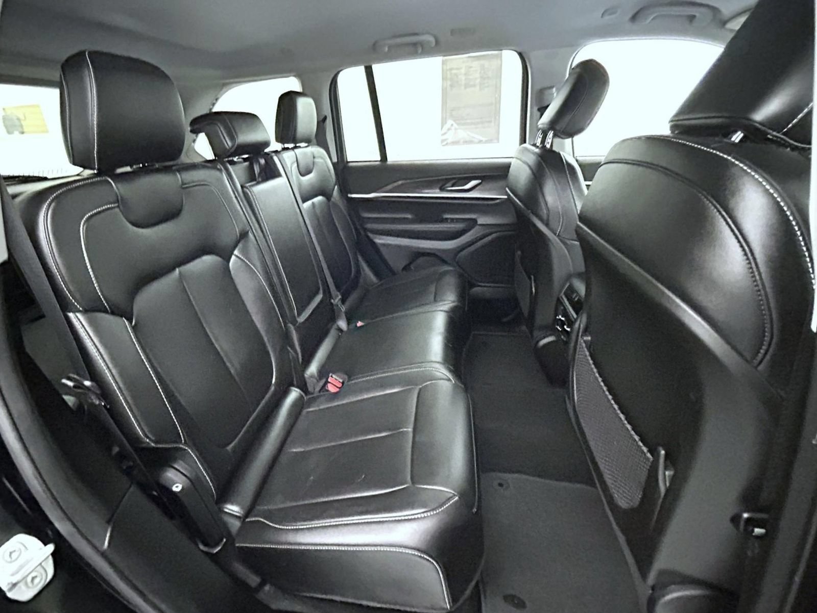 Certified 2023 Jeep Grand Cherokee Limited w/ Black Appearance Package AWD/4WD image 18
