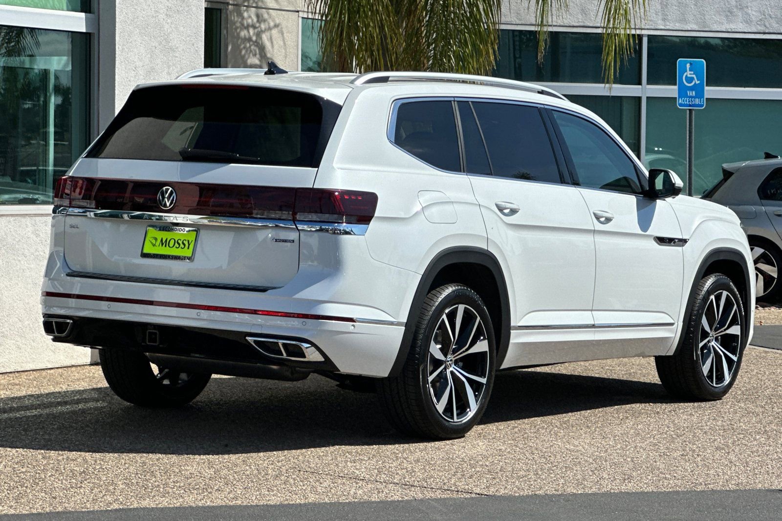 New 2026 Volkswagen Atlas SEL Premium R-Line image 4