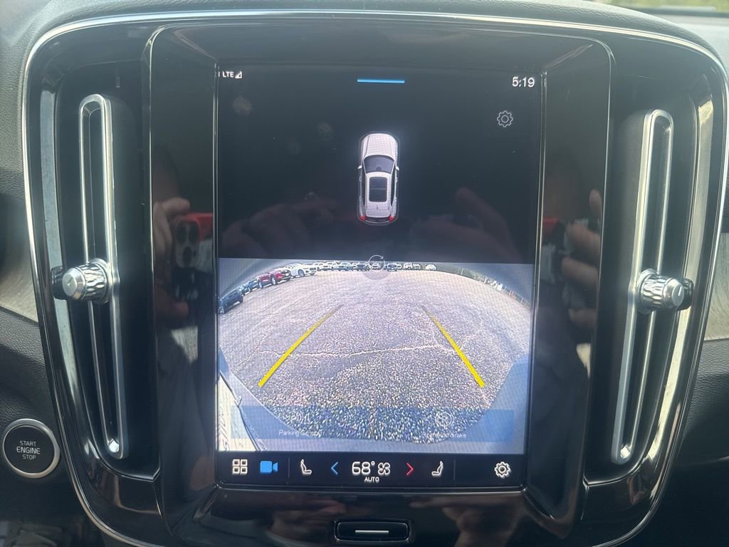 Used 2023 Volvo XC40 B5 Plus AWD/4WD image 7