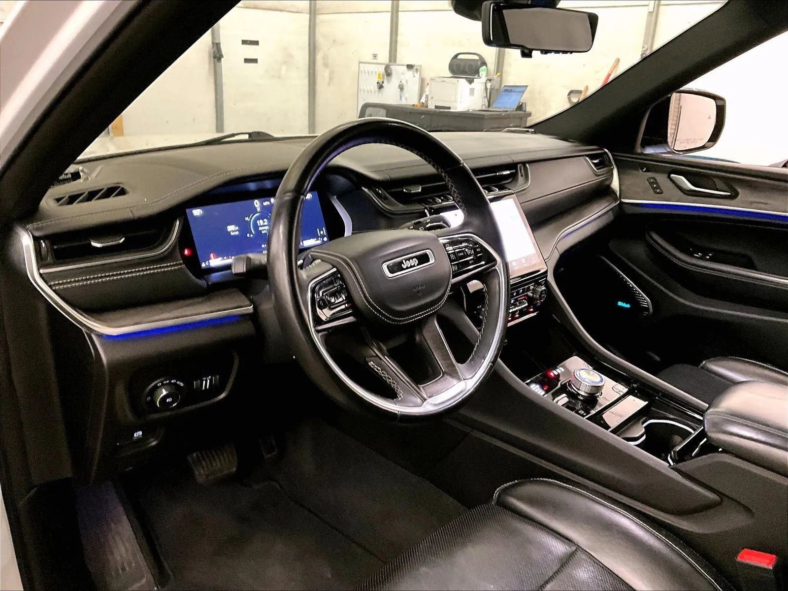 Used 2021 Jeep Grand Cherokee L Overland w/ Luxury Tech Group IV AWD/4WD image 12