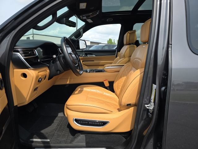 Used 2025 Jeep Grand Wagoneer L Series III w/ Rear Seat Video Group 1 AWD/4WD image 14