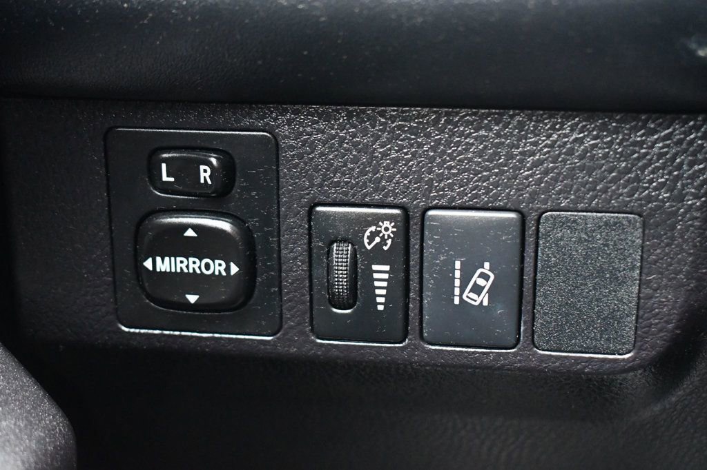 Used 2018 Toyota RAV4 XLE w/ Plus Extra Value Package image 39