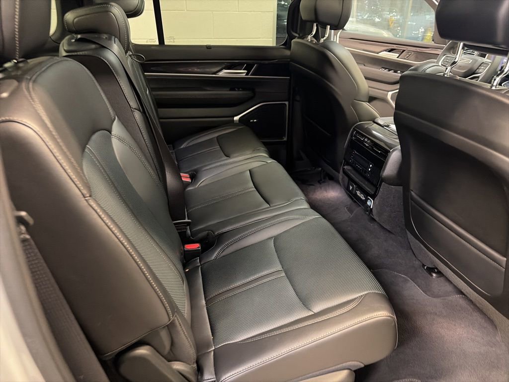 Used 2024 Jeep Wagoneer L 4WD w/ Premium Group I image 21