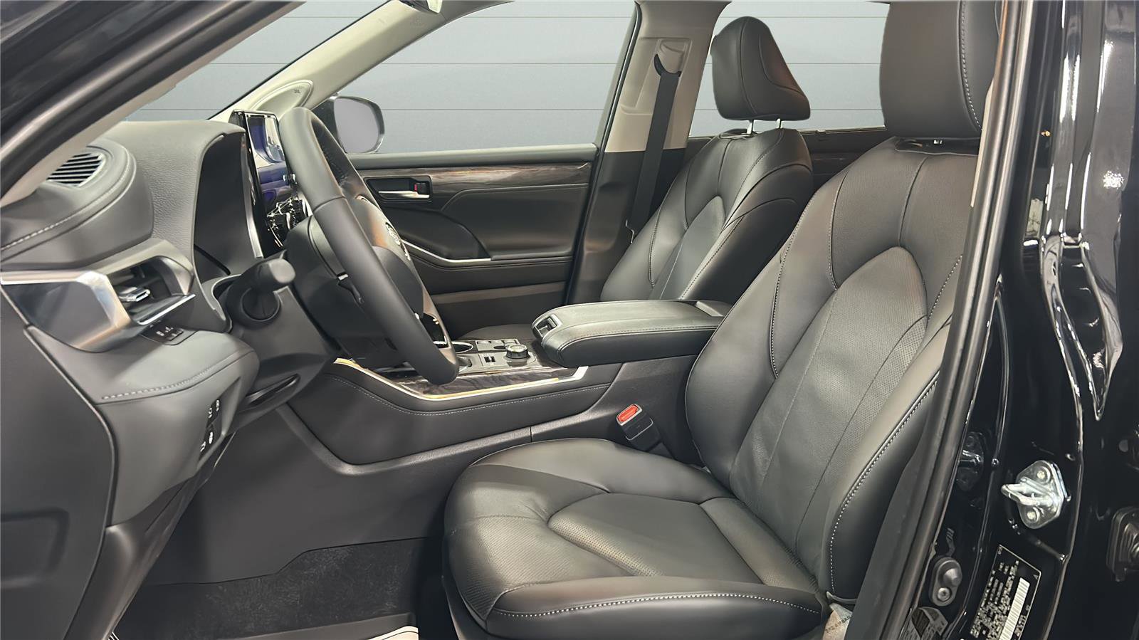 New 2026 Toyota Highlander Limited image 4