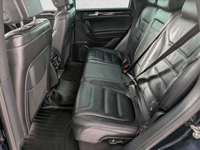 Used 2014 Volkswagen Touareg TDI image 18