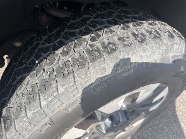 Used 2020 Chevrolet Silverado 2500 Custom w/ Custom Value Package image 10