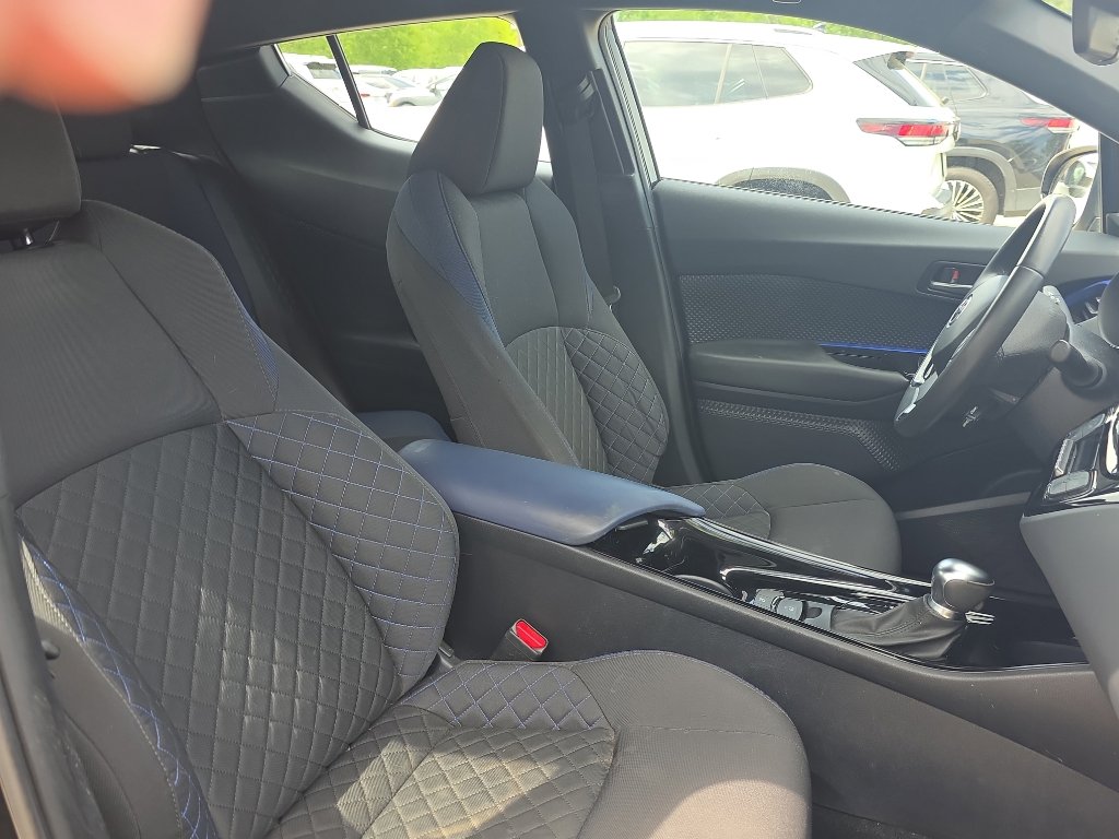 Used 2021 Toyota C-HR XLE FWD image 19