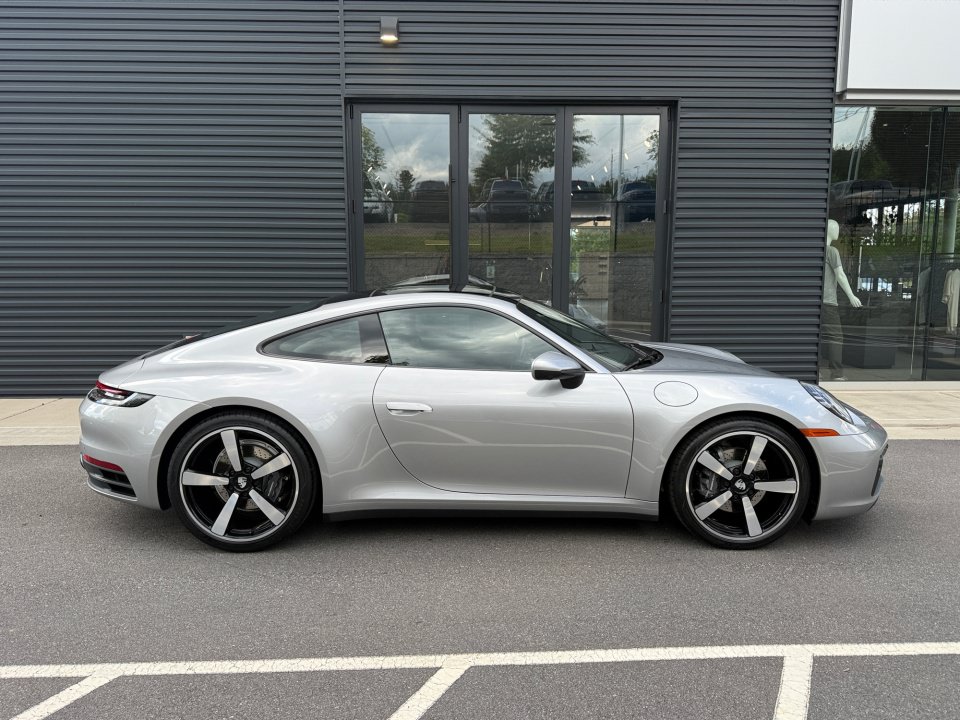 Certified 2024 Porsche 911 Carrera RWD image 8