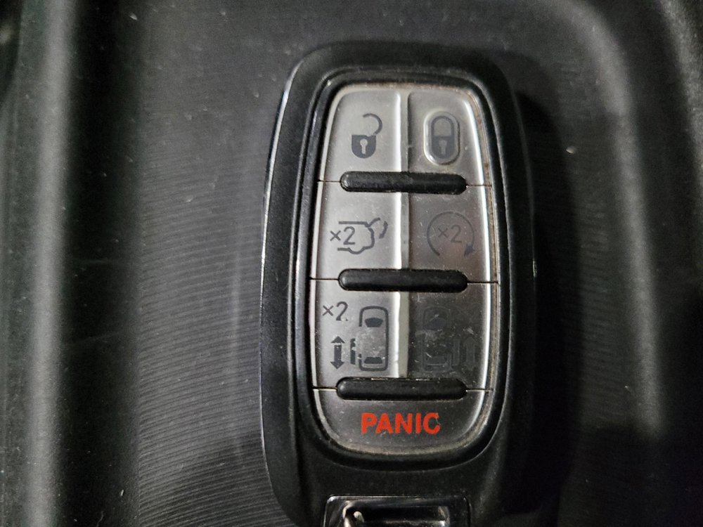 Used 2017 Chrysler Pacifica Touring-L w/ Tire & Wheel Group FWD image 32