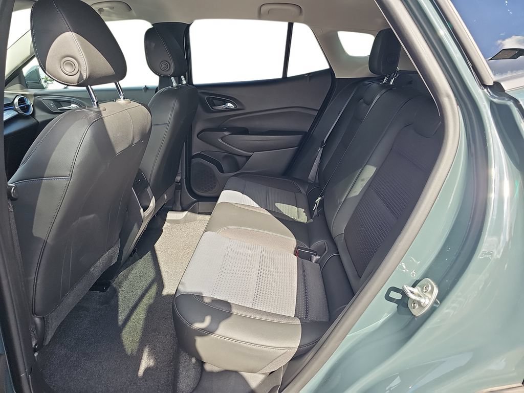 Used 2025 Chevrolet Trax LT FWD image 14