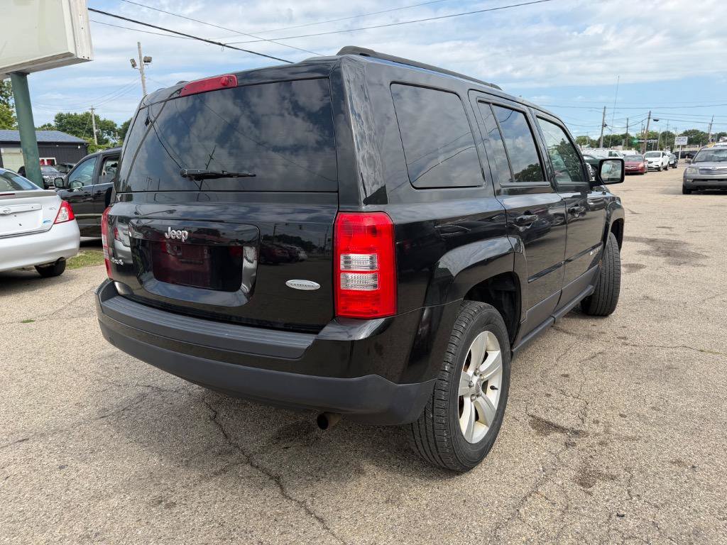 Used 2014 Jeep Patriot Latitude AWD/4WD image 5