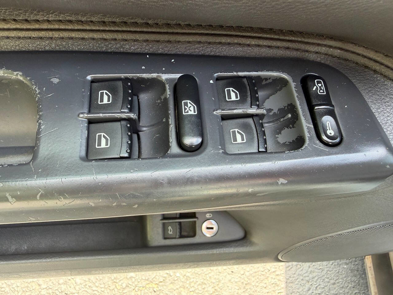 Used 2005 Volkswagen Passat GL FWD image 13