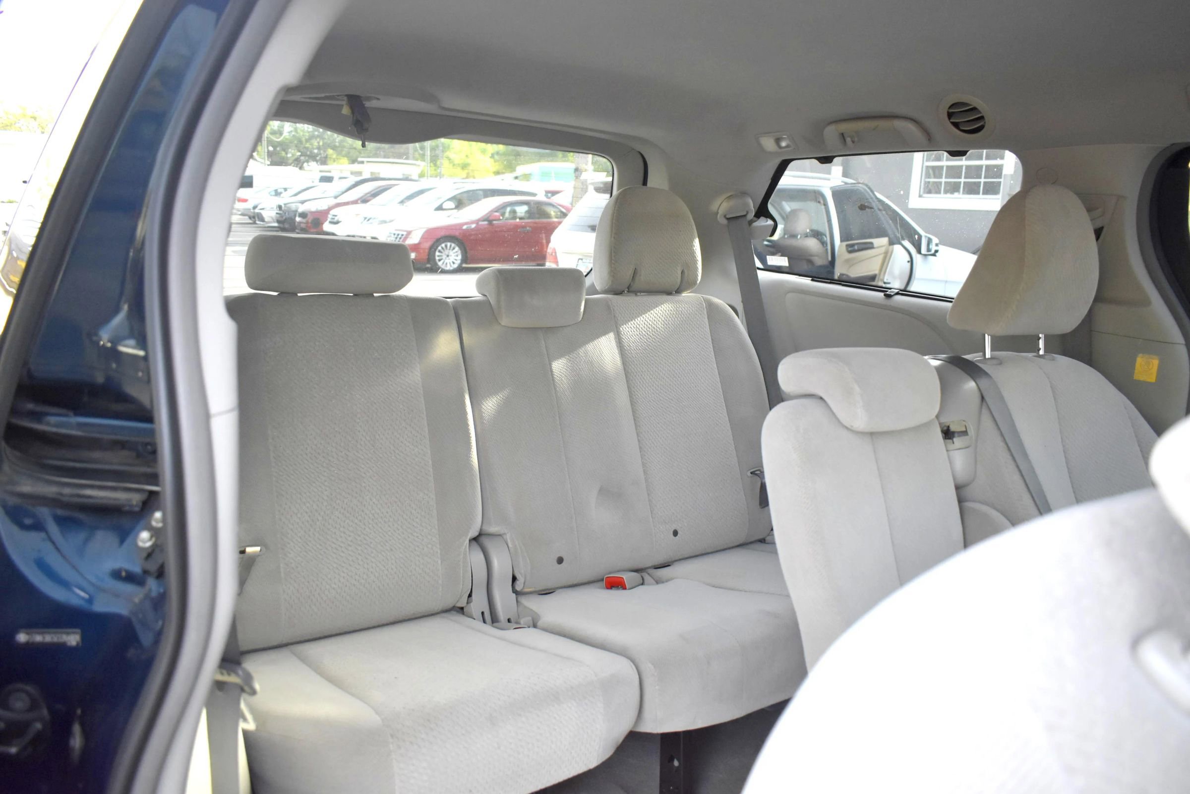 Used 2012 Toyota Sienna LE image 17