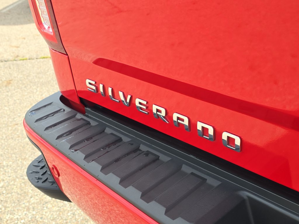 Used 2017 Chevrolet Silverado 1500 LTZ Z71 w/ LTZ Plus Package AWD/4WD image 36