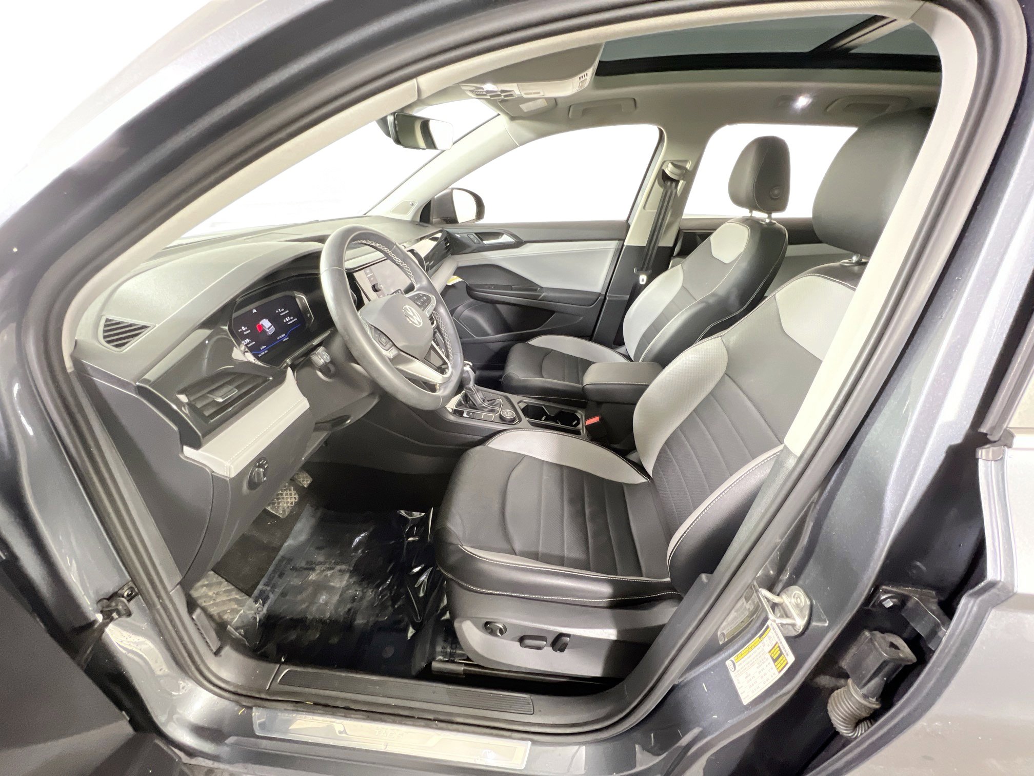 Used 2022 Volkswagen Taos SEL image 21