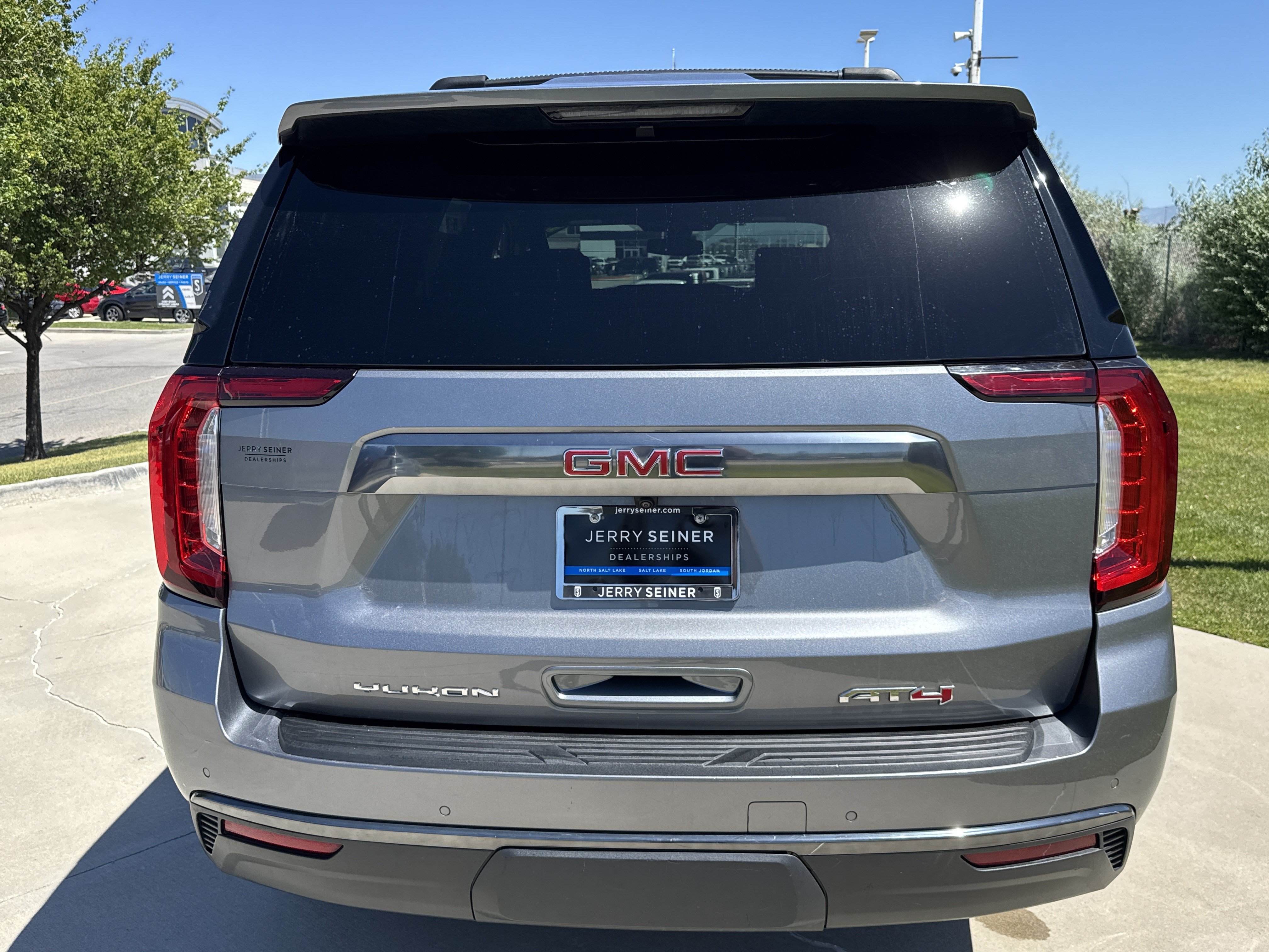 Used 2021 GMC Yukon AT4 w/ AT4 Premium Plus Package AWD/4WD image 4