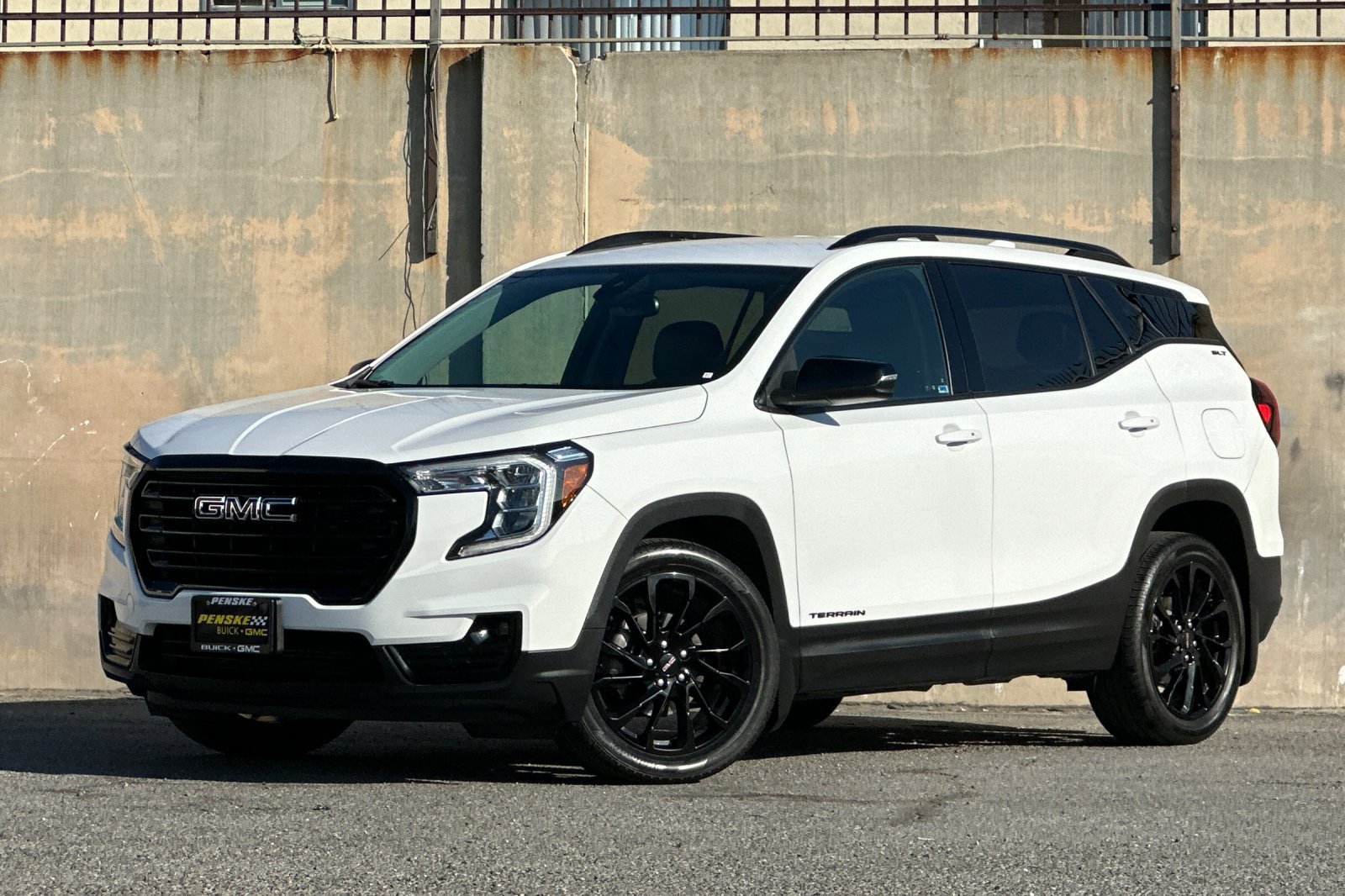 Used 2024 GMC Terrain SLT w/ Elevation Edition FWD image 8