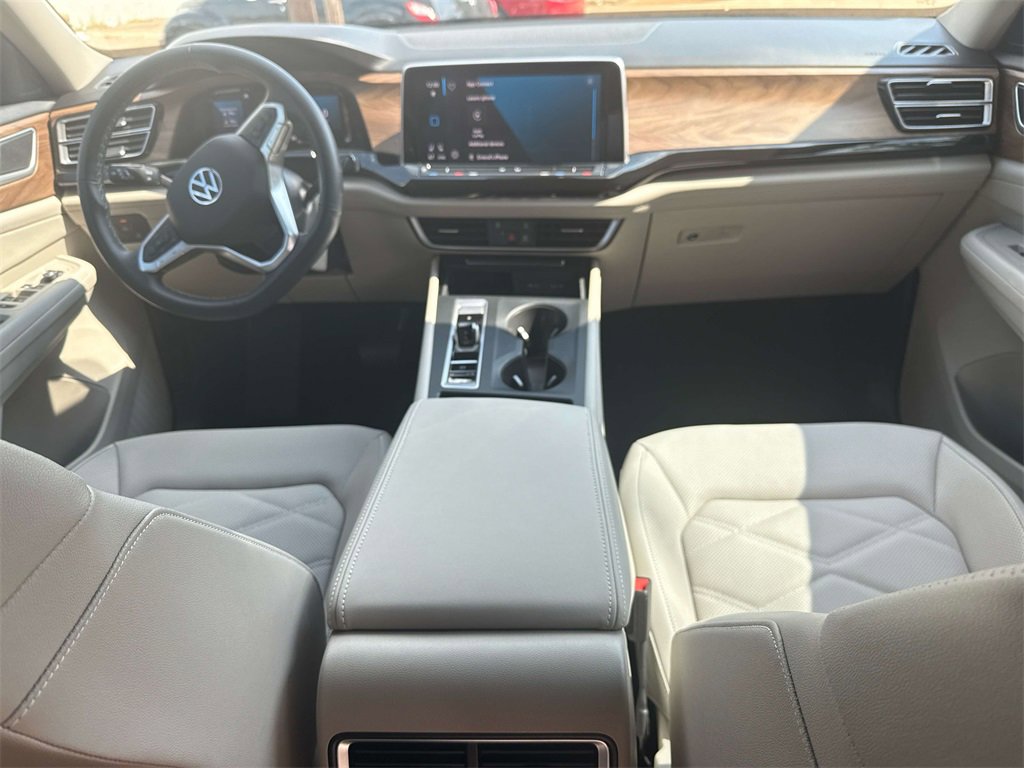 Used 2025 Volkswagen Atlas SE image 14
