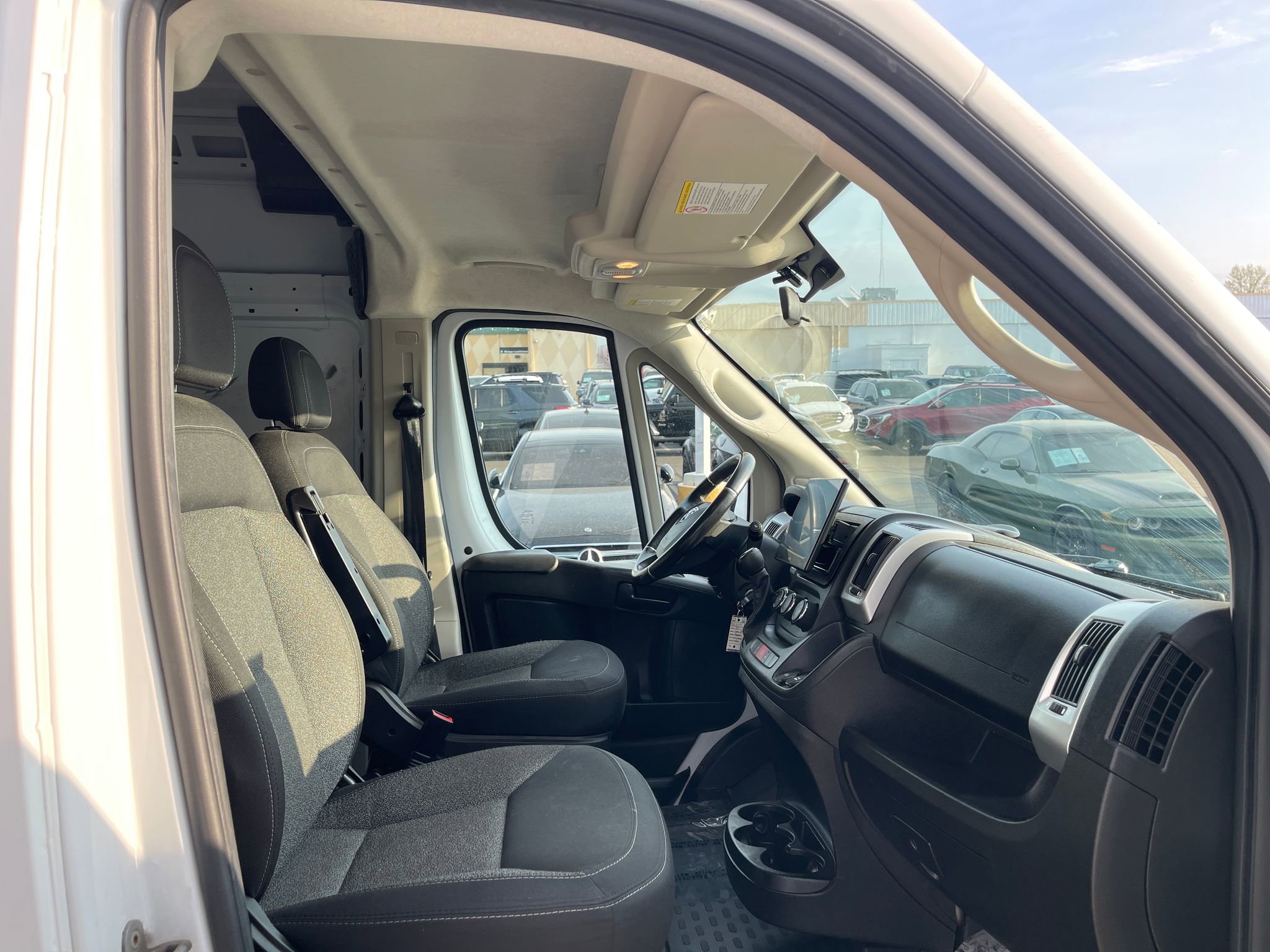Used 2020 RAM ProMaster 2500 w/ Premium Appearance Group FWD image 26