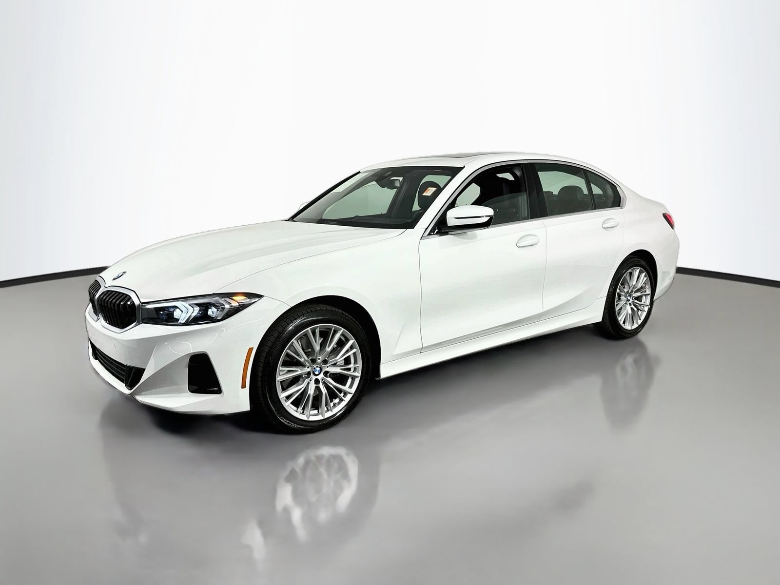 Used 2024 BMW 330i xDrive Sedan w/ Premium Package AWD/4WD image 4