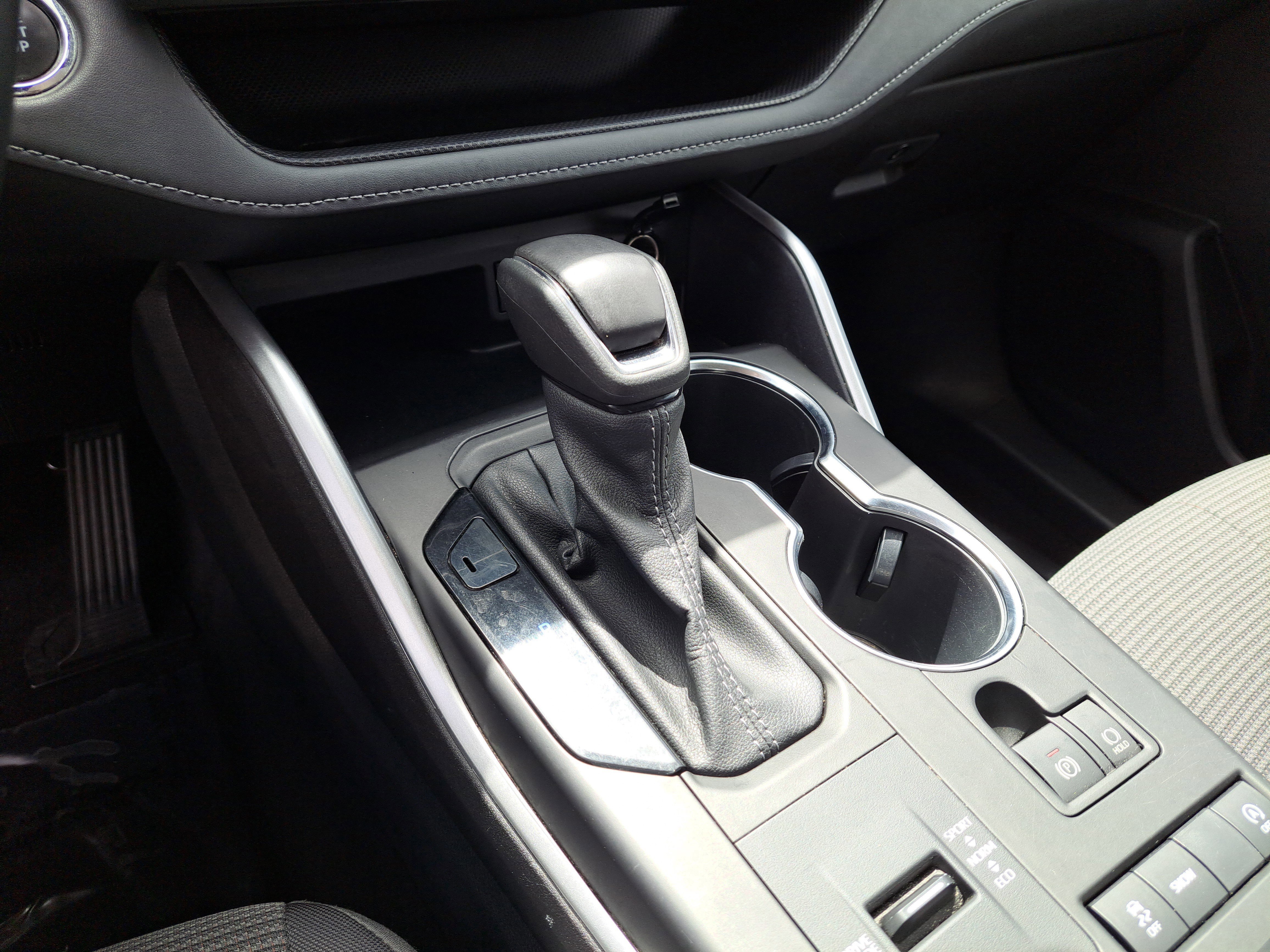 Used 2022 Toyota Highlander LE image 16