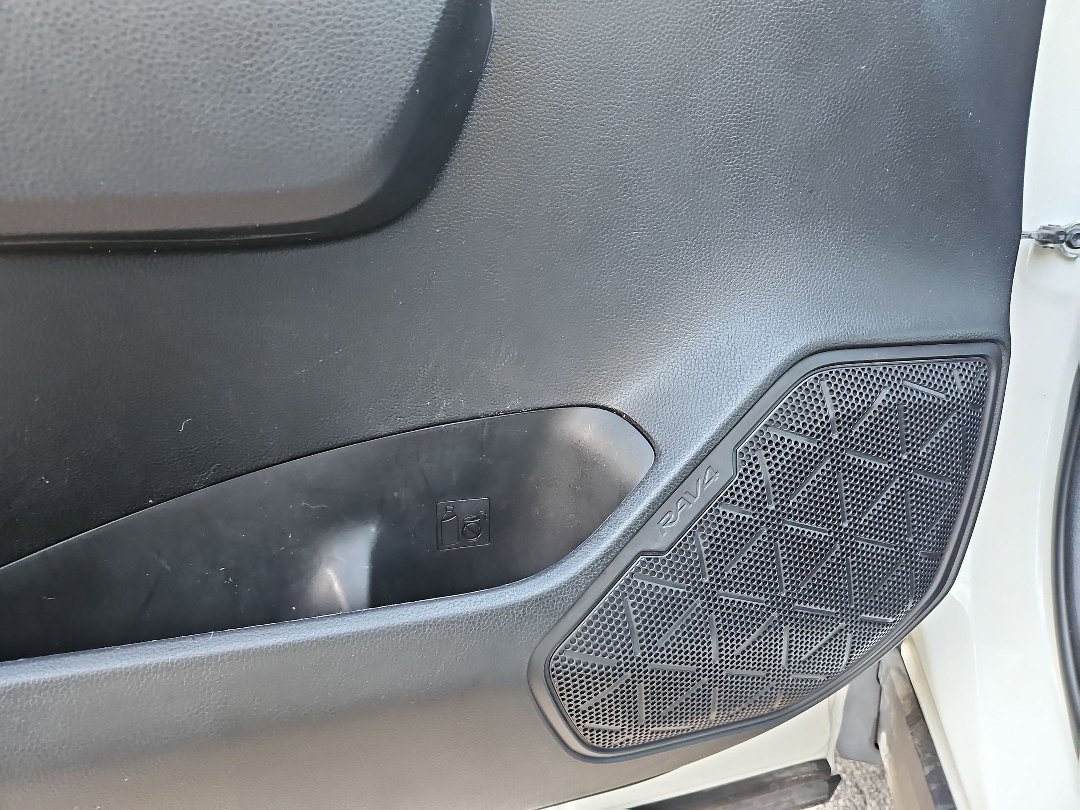 Used 2020 Toyota RAV4 XLE image 15