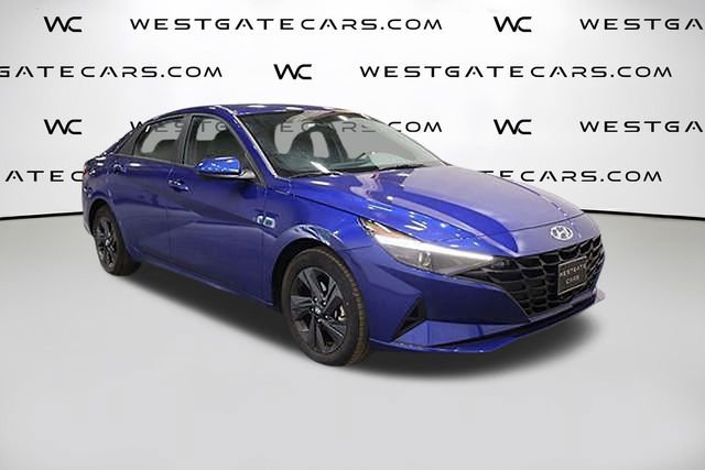 Used 2023 Hyundai Elantra SEL w/ Preferred Accessory Package image 2