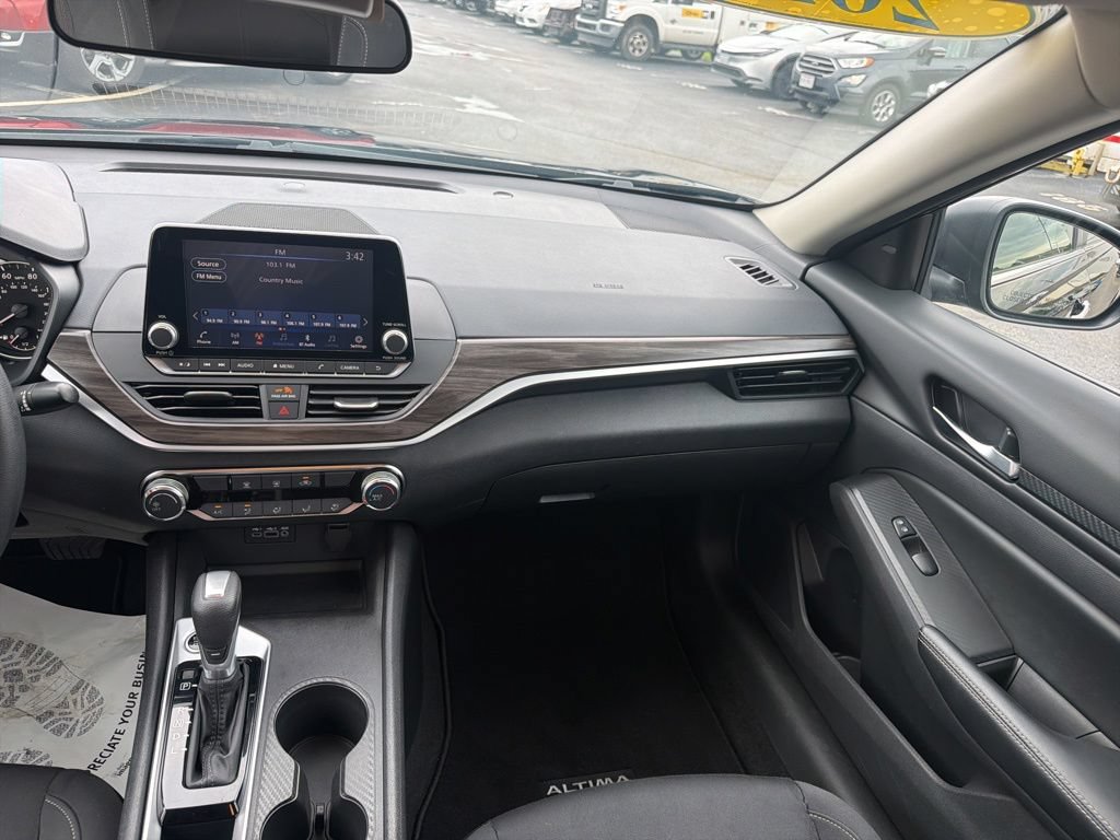 Used 2025 Nissan Altima 2.5 SV FWD image 22