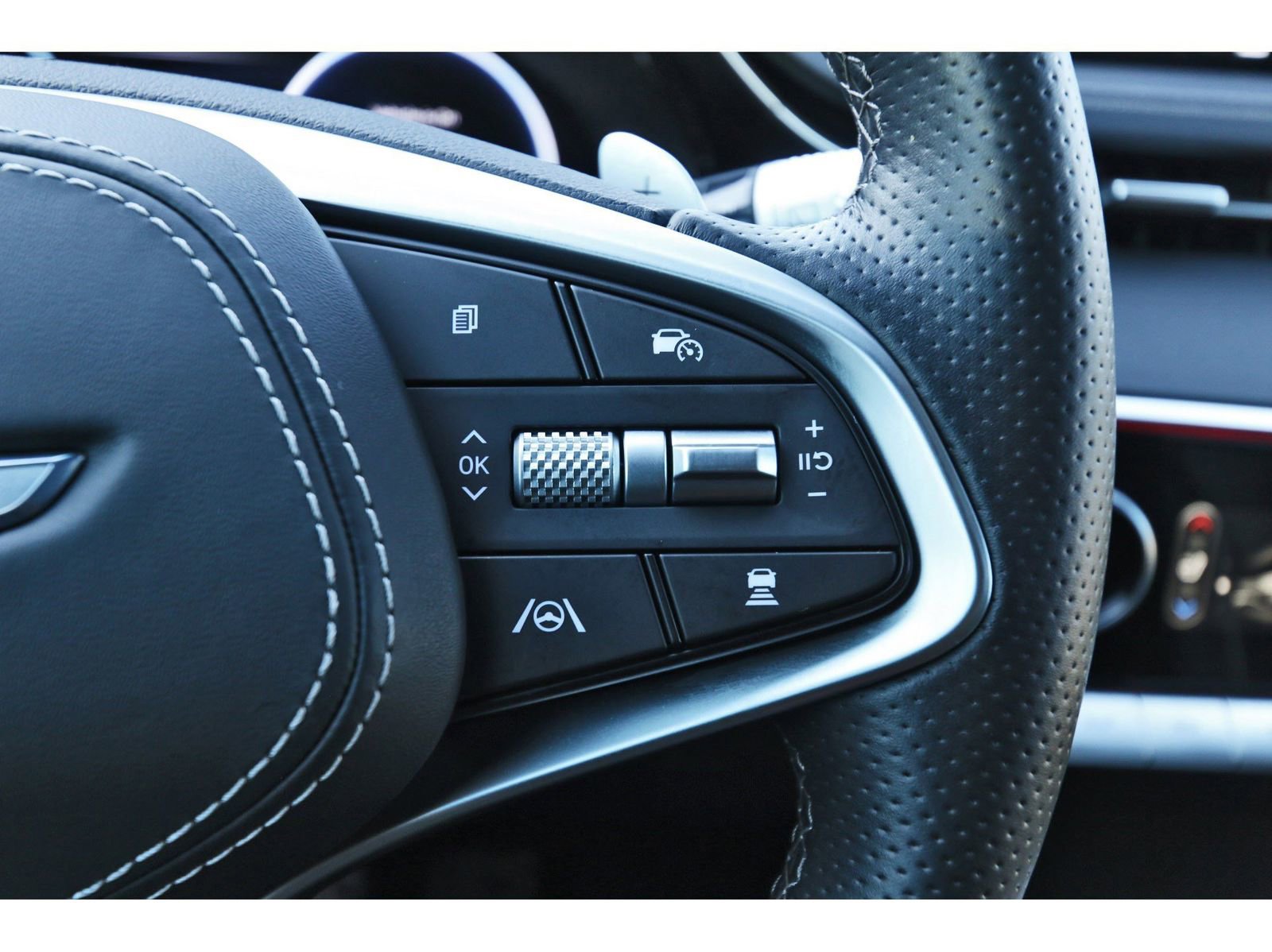 Used 2025 Genesis GV70 2.5T Sport Prestige w/ Sport Prestige Package image 18