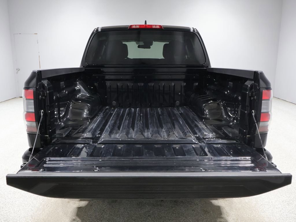 Used 2024 Nissan Frontier SV image 4