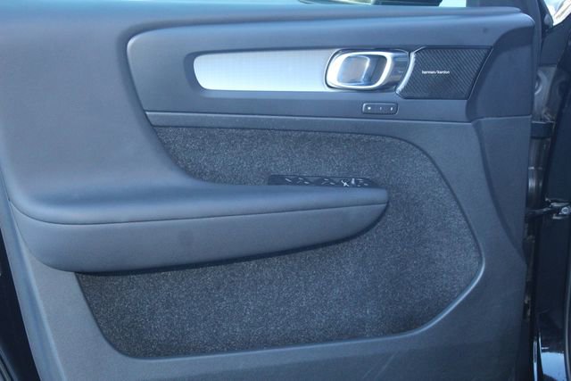 Used 2020 Volvo XC40 T5 Momentum w/ Protection Package Premier image 23