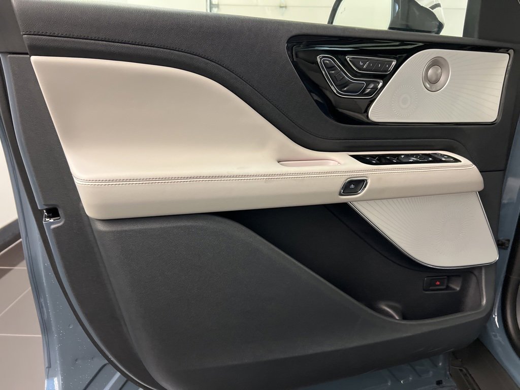 Used 2025 Lincoln Aviator Reserve w/ Equipment Group 201A image 28
